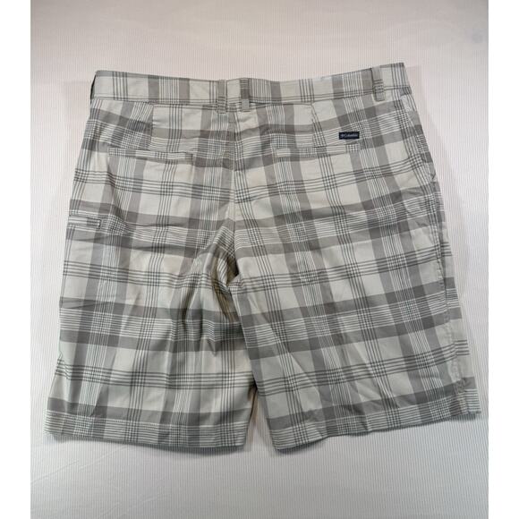 Columbia Regular Fit Plaid Shorts Gray 42x12 Cotton Blend Casual Golf - Picture 2 of 10